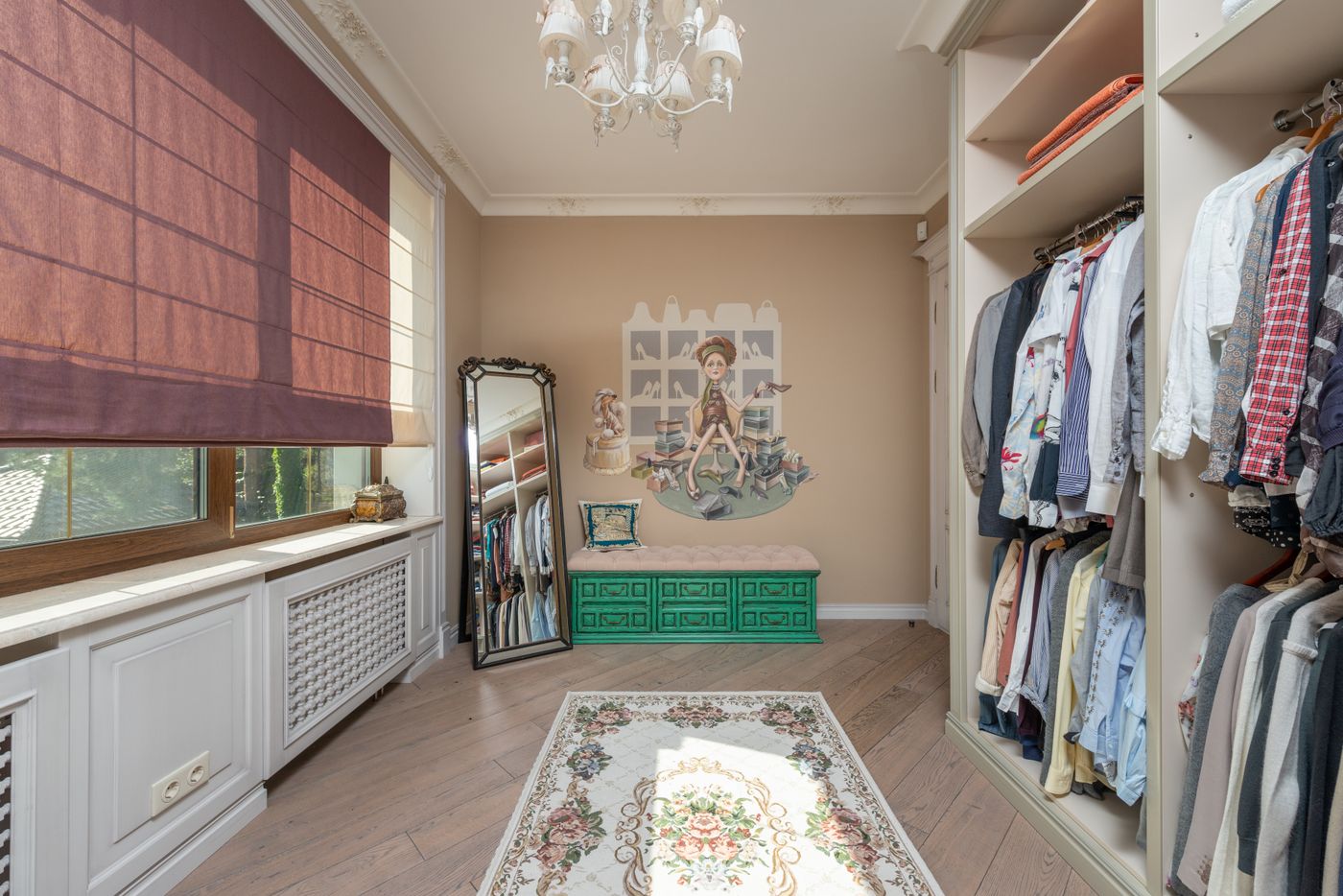 Imagen de ambiente orientativa: Vestidor con armarios y almacenamiento integrado